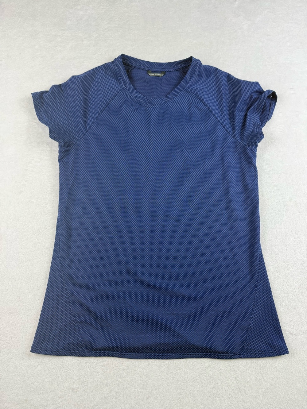 Oiselle Short Sleeve V-Neck Active Tee Breathable T-Shirt Women’s 4